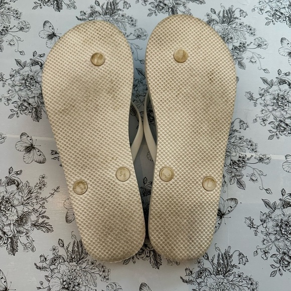 🥳 4 for $20 Sale!! 🥳 2 PAIR Old Navy Flip Flops Size 5/6 - Picture 5 of 6